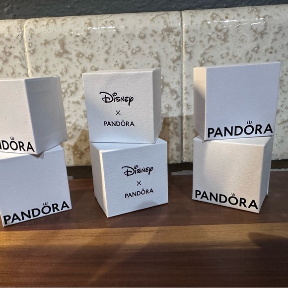 Pandora White and Pink Gift Bag & Box Collection - Picture 6 of 7